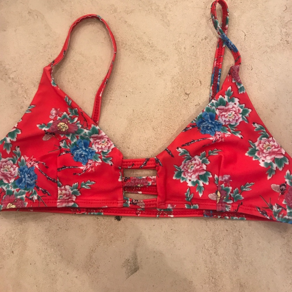 Bikini - Picture 4 of 4